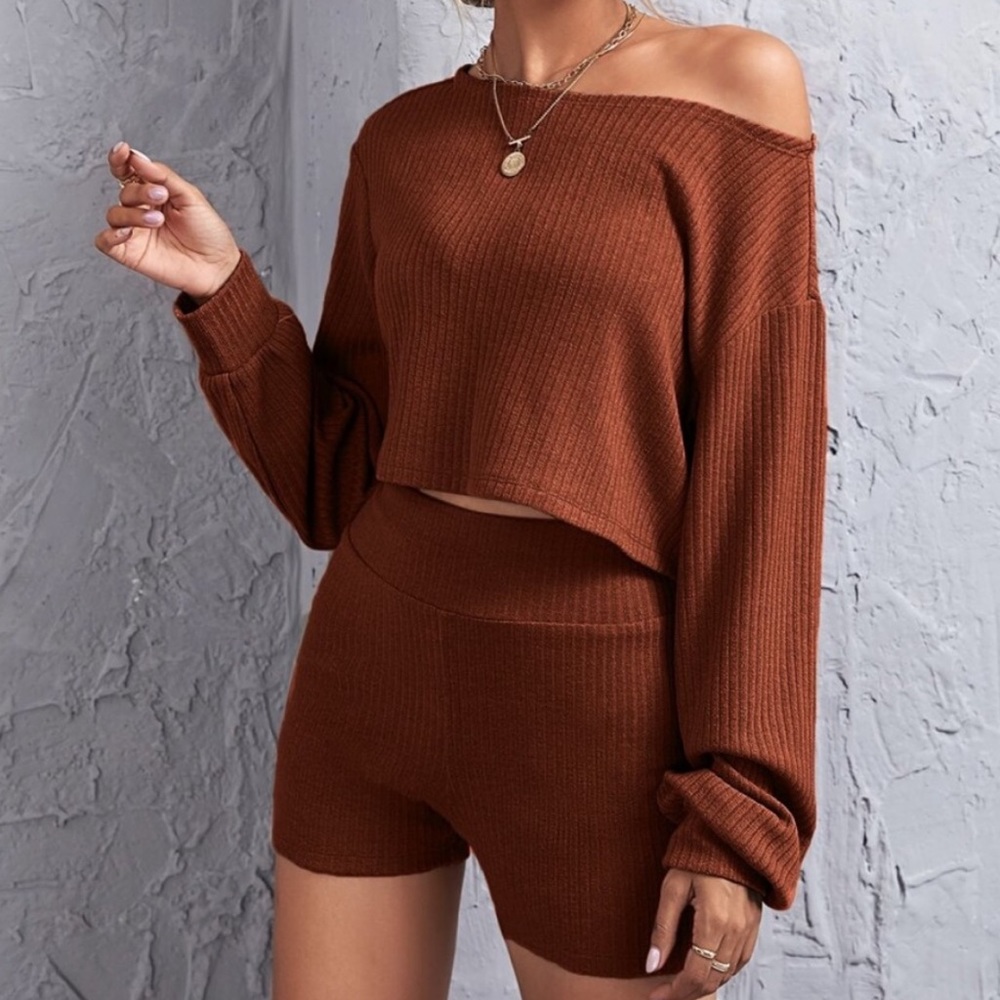 Blue off shoulder ribbed top and shorts longe set - Picture 12 of 14